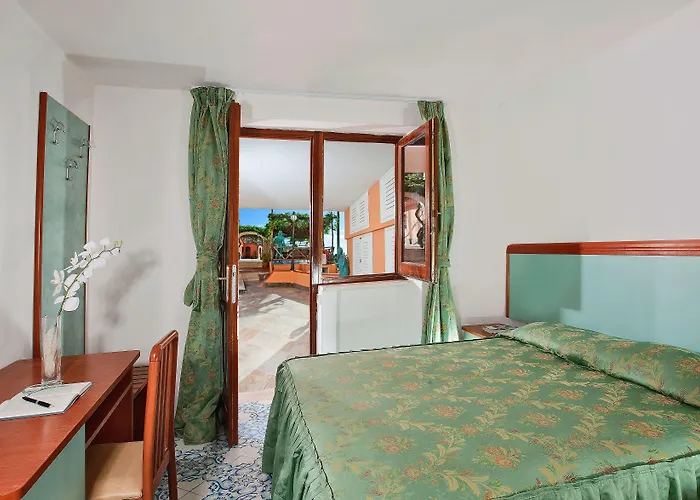 イル ジラソーレ 3* アナカプリ